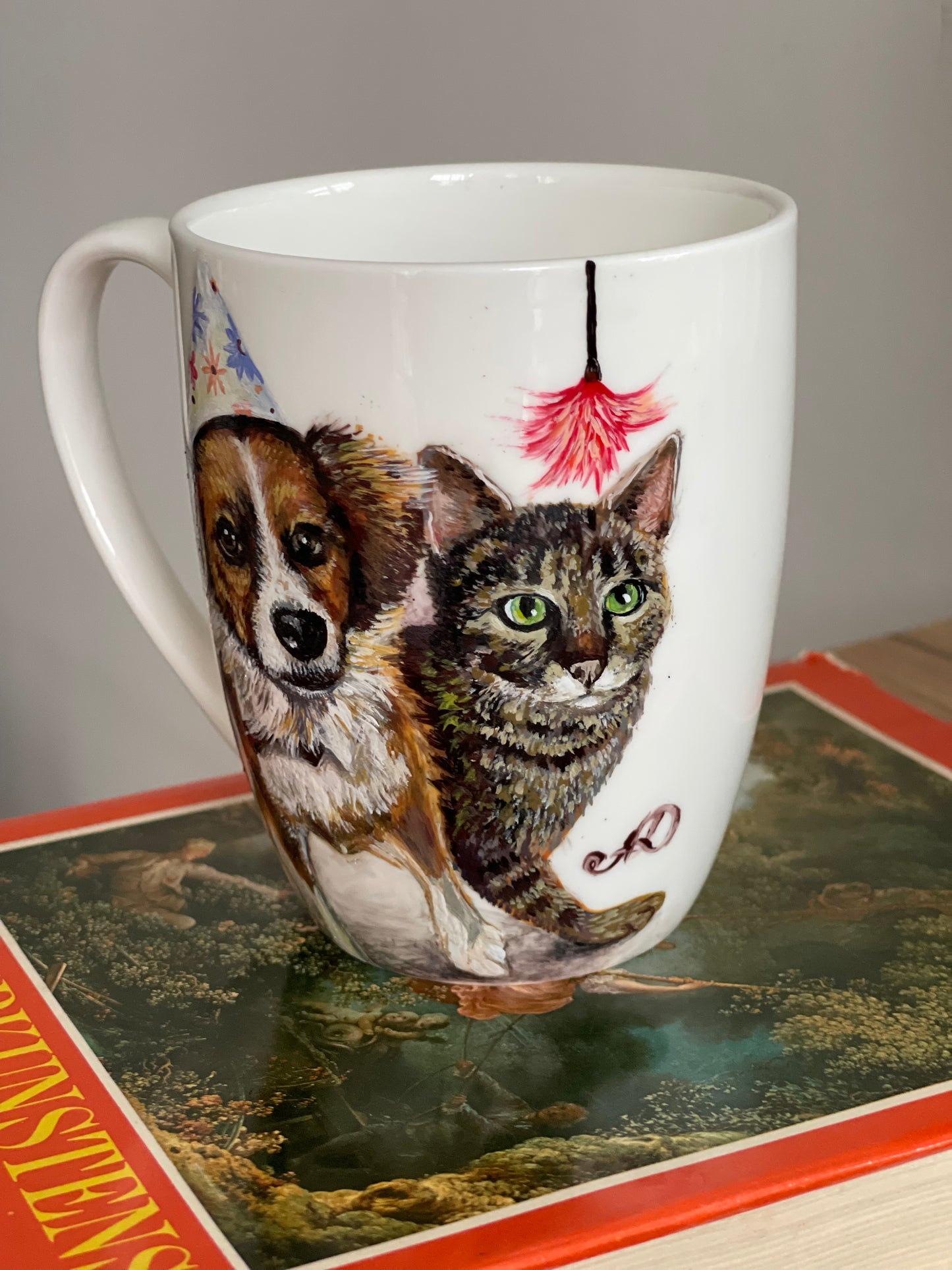 Rankų darbo porcelianinis puodelis su Šuniuku ir kačiuku| Tapyba ant porceliano | Unikali dovana