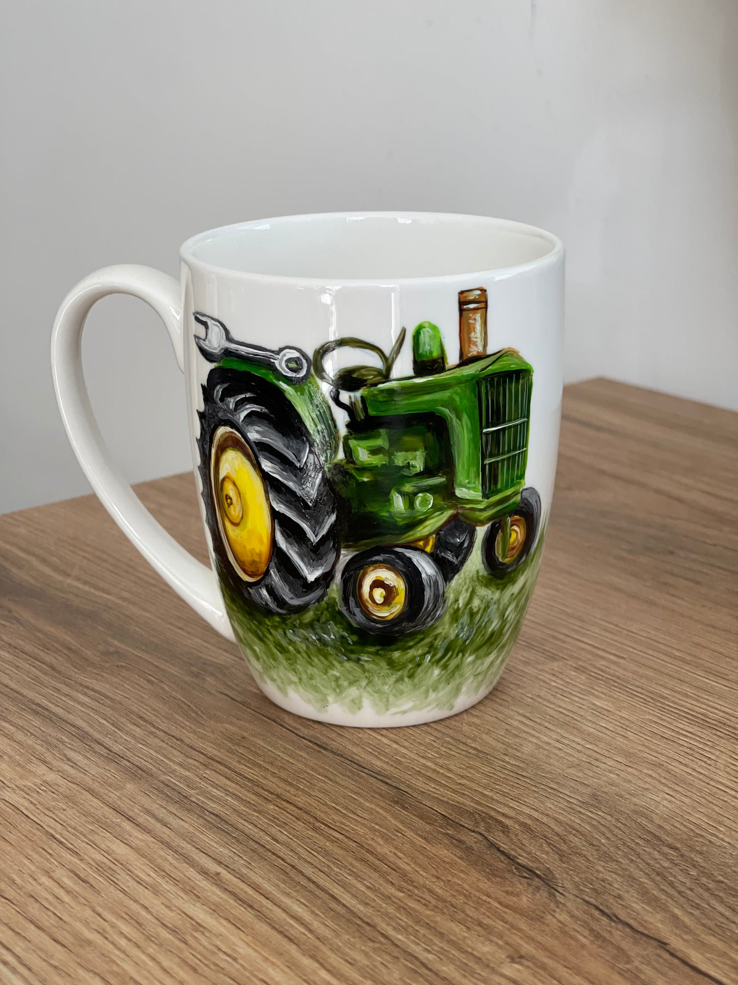 Rankų darbo porcelianinis puodelis su Traktoriumi Tapyba ant porceliano | Unikali dovana