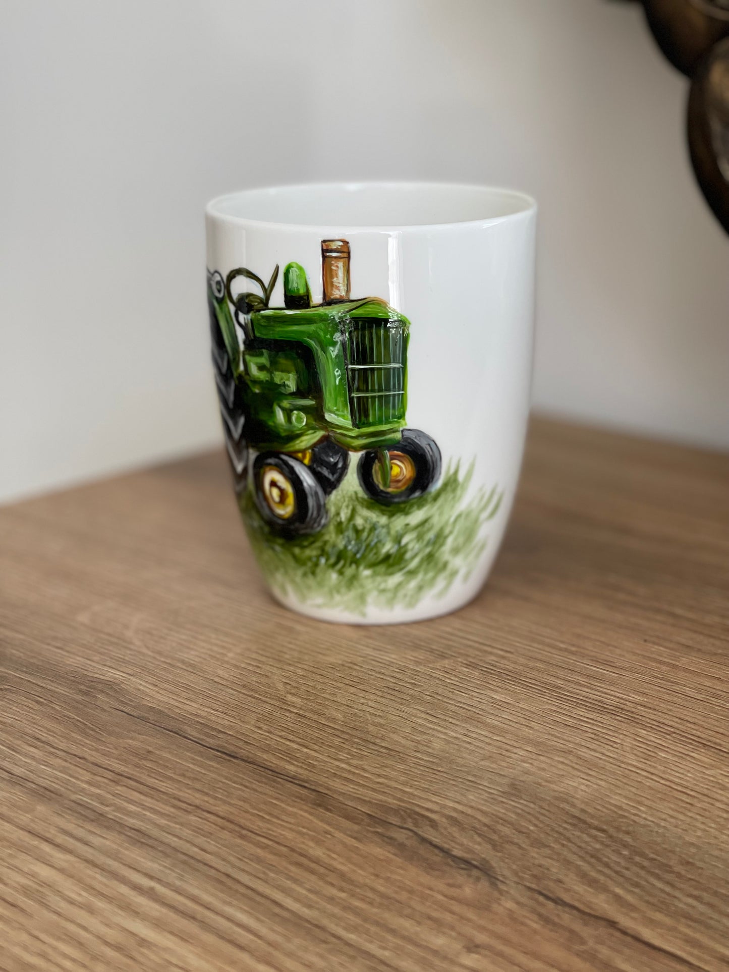 Rankų darbo porcelianinis puodelis su Traktoriumi Tapyba ant porceliano | Unikali dovana