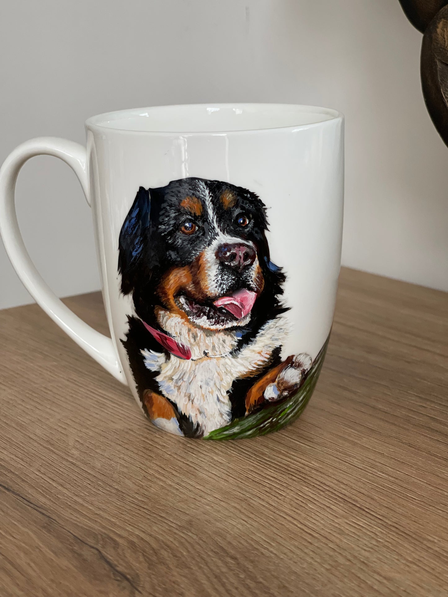 Rankų darbo porcelianinis puodelis su Šuniu| Tapyba ant porceliano | Unikali dovana