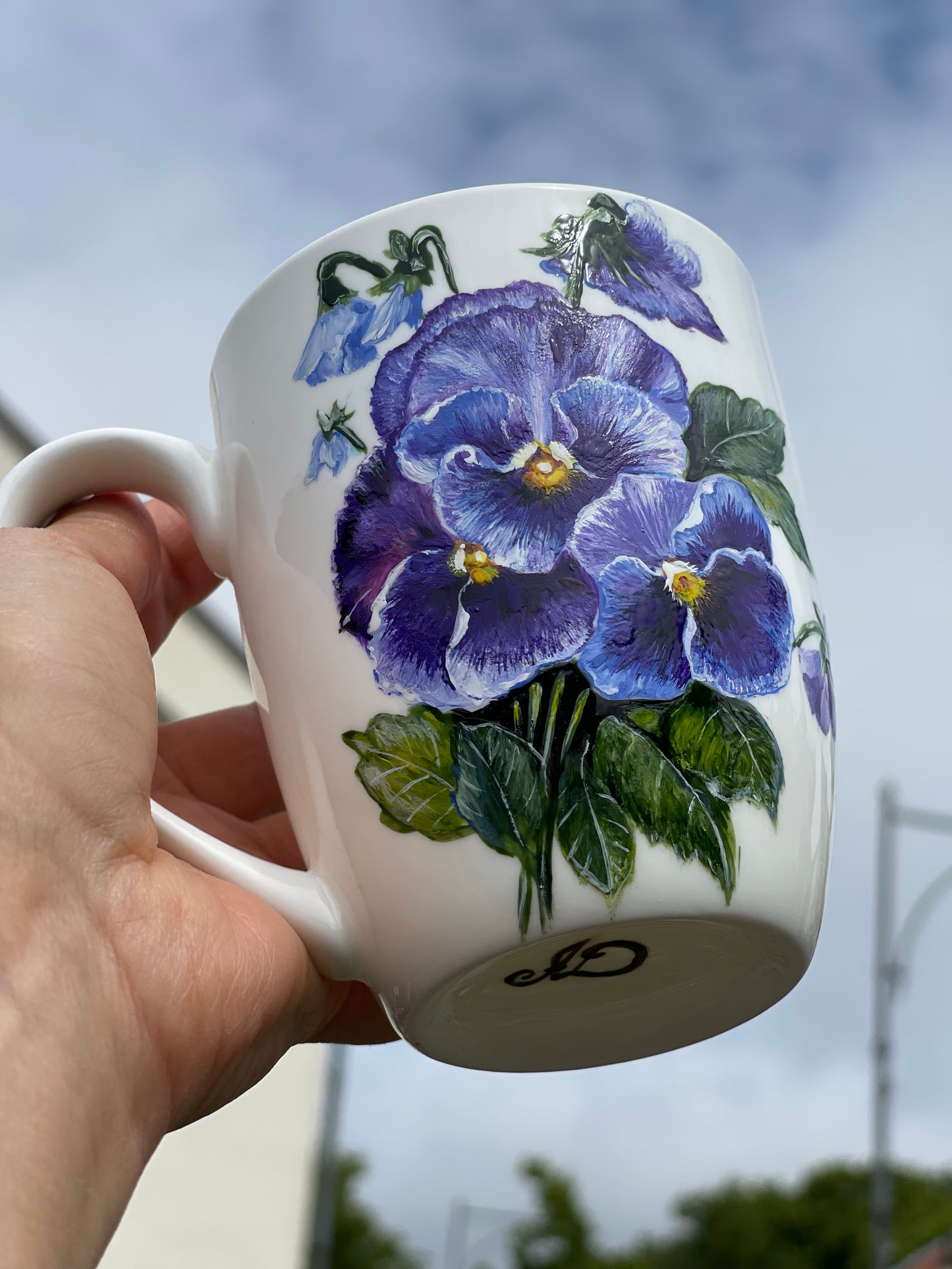 Rankų darbo porcelianinis puodelis su Našlaitėmis | Tapyba ant porceliano | Unikali dovana