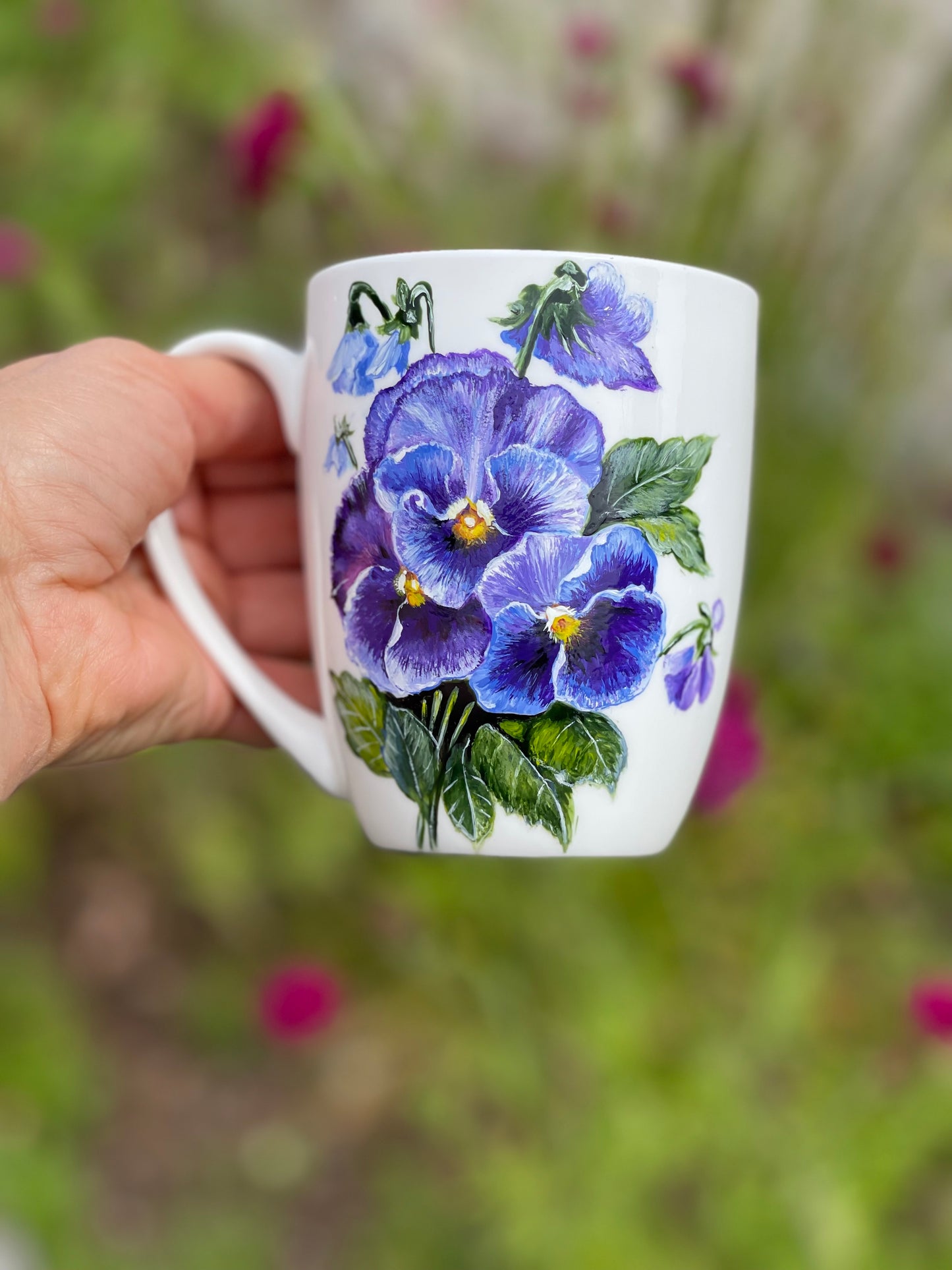 Rankų darbo porcelianinis puodelis su Našlaitėmis | Tapyba ant porceliano | Unikali dovana