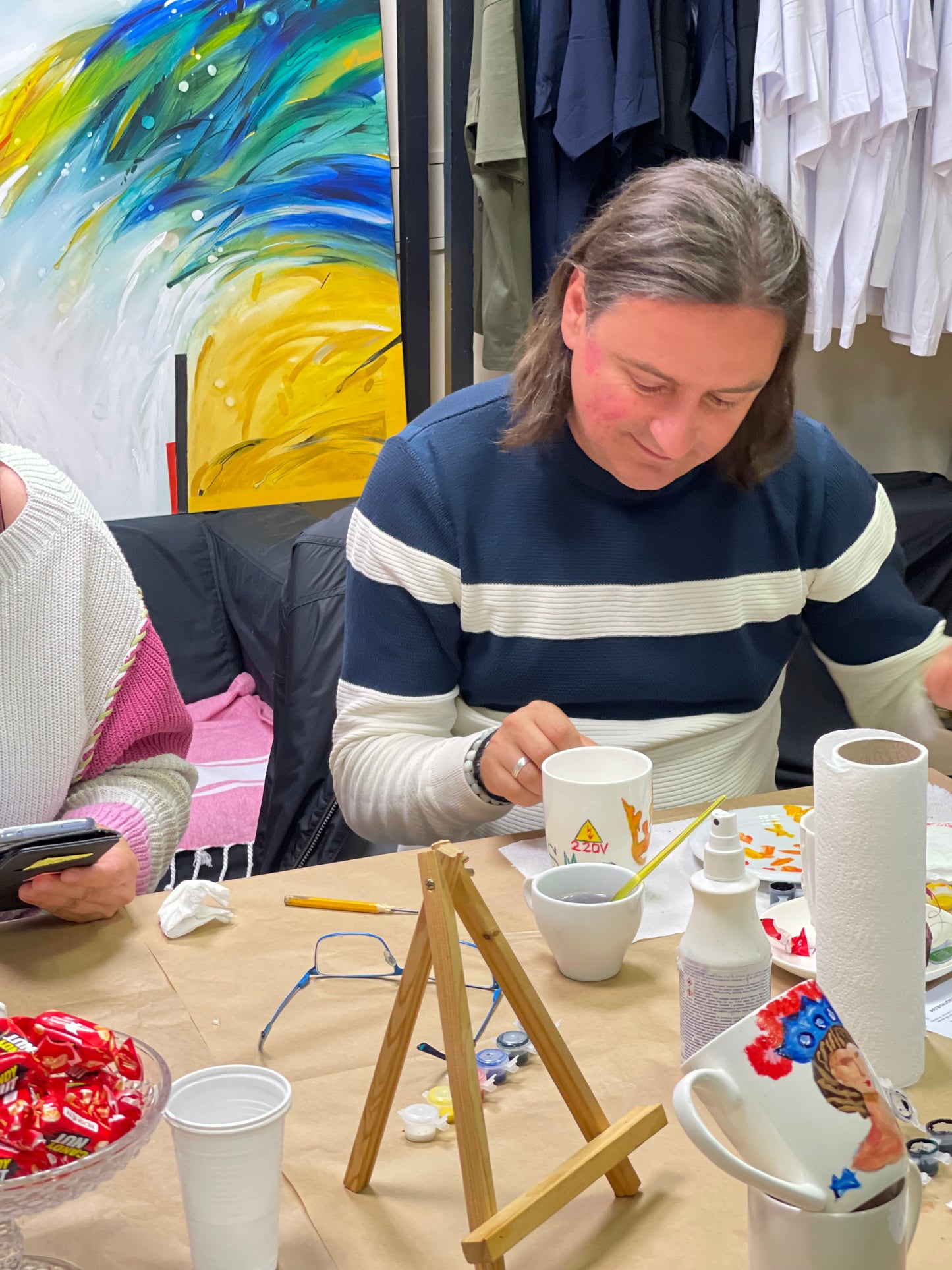 Edukacija: tapyba ant porceliano puodelio | Miniatiūros menas