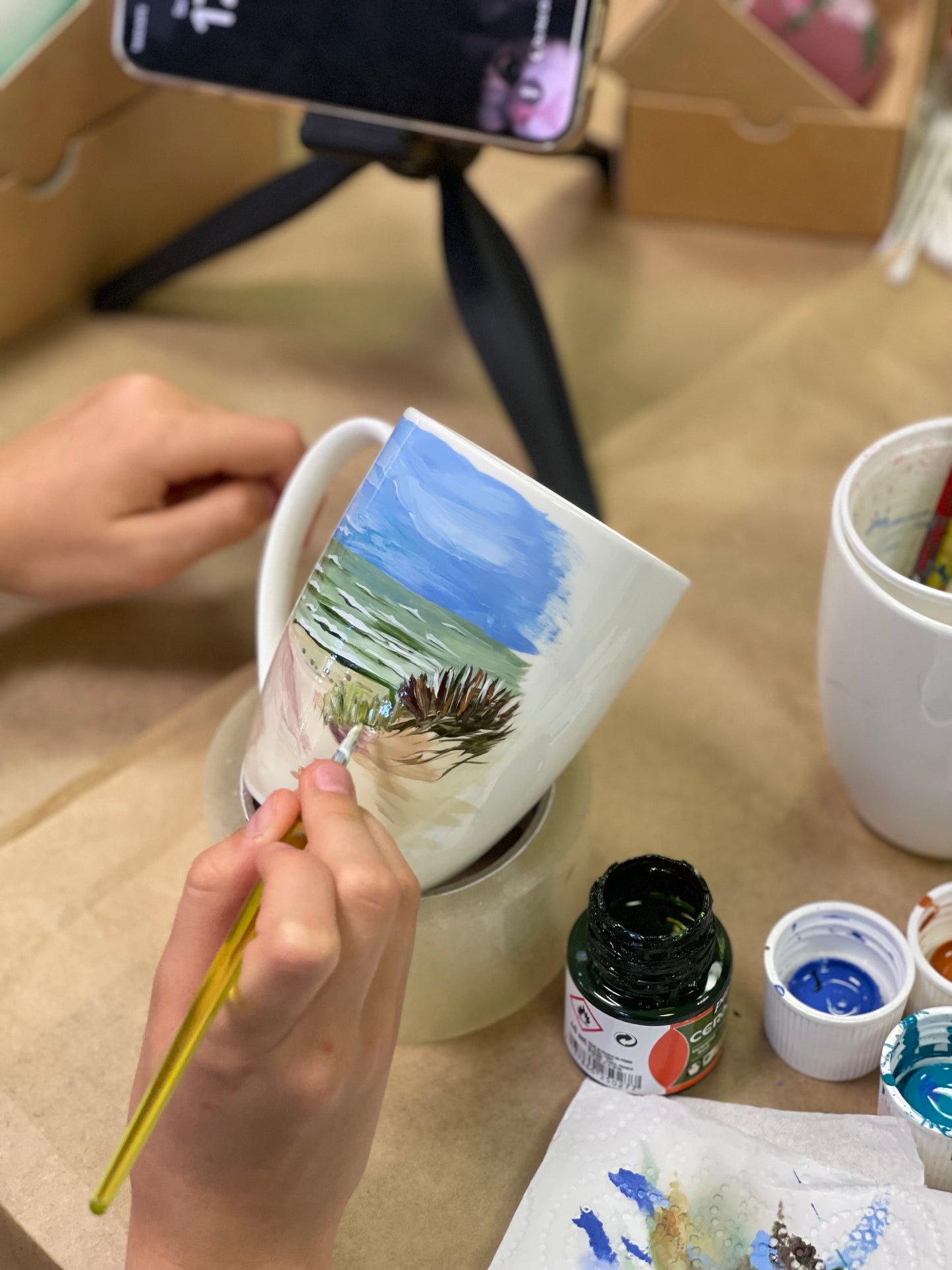 Edukacija: tapyba ant porceliano puodelio | Miniatiūros menas