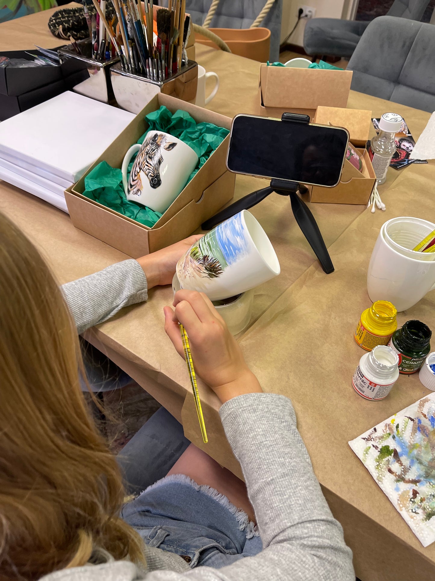 Edukacija: tapyba ant porceliano puodelio | Miniatiūros menas