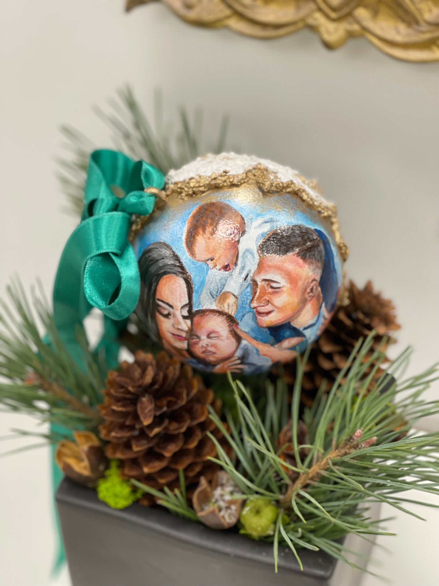 Rankų darbo eglutės burbulas su miniatiūrine tapyba | Vienetinis meno kūrinys