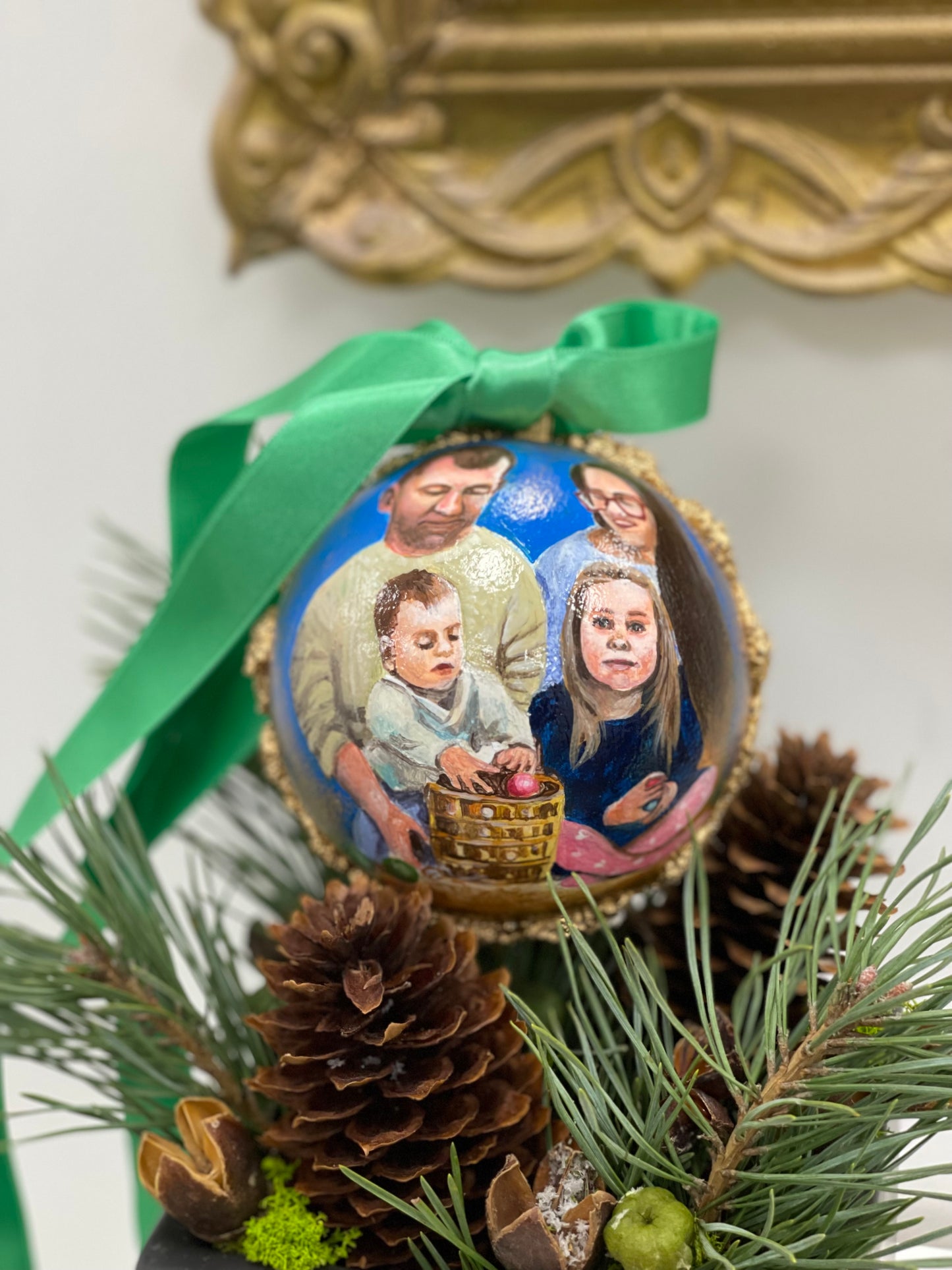 Rankų darbo eglutės burbulas su miniatiūrine tapyba | Vienetinis meno kūrinys