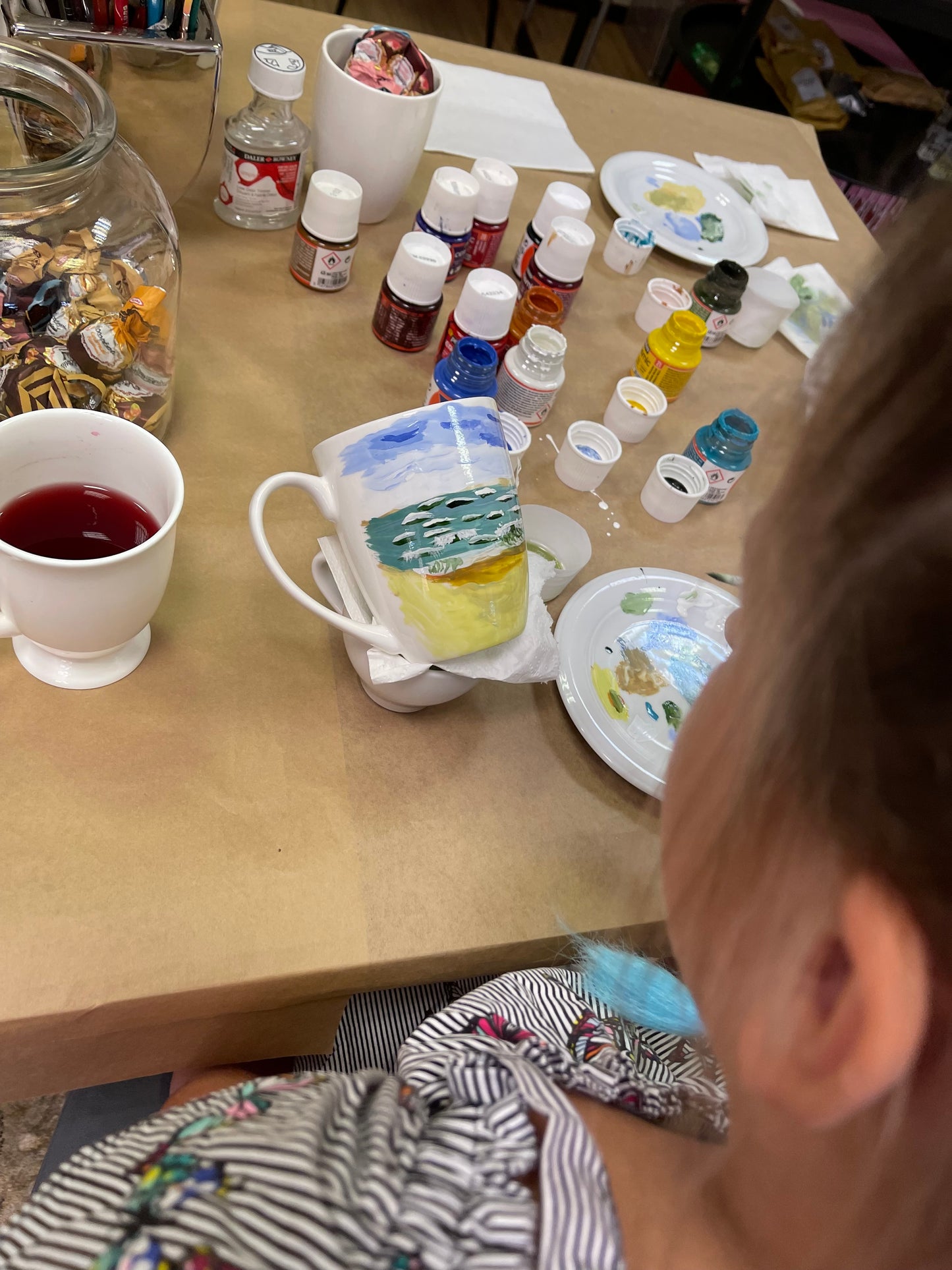 Edukacija: tapyba ant porceliano puodelio | Miniatiūros menas