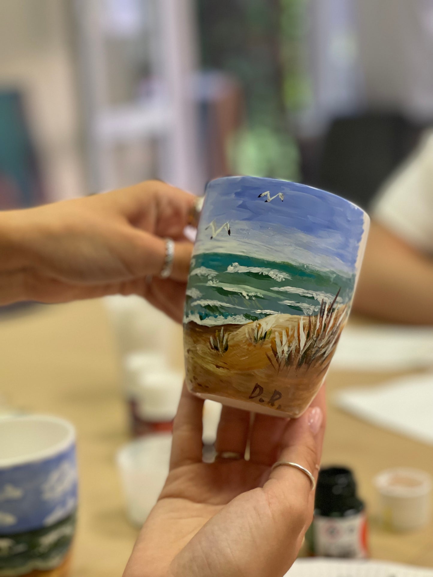 Edukacija: tapyba ant porceliano puodelio | Miniatiūros menas