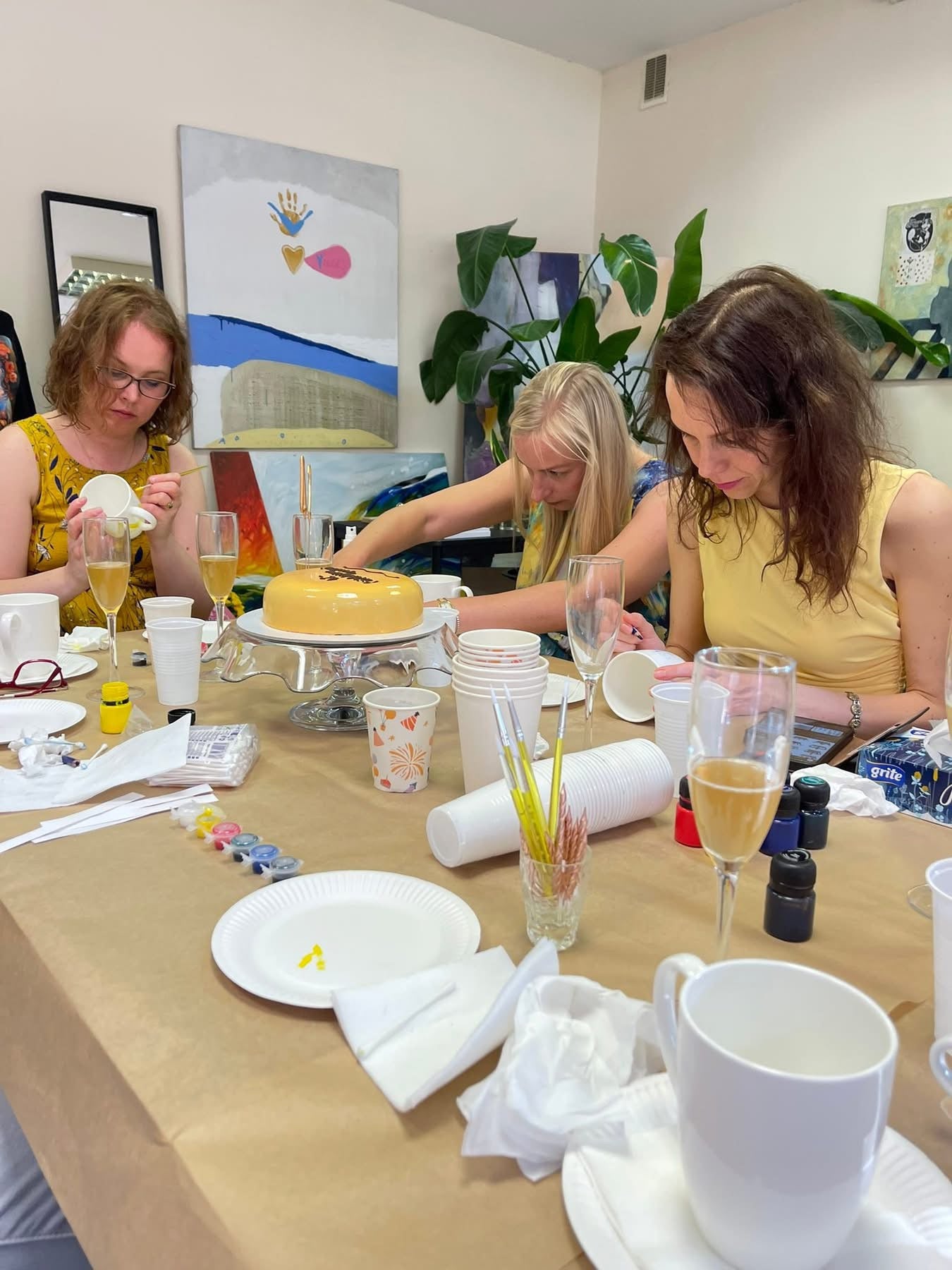 Edukacija: tapyba ant porceliano puodelio | Miniatiūros menas