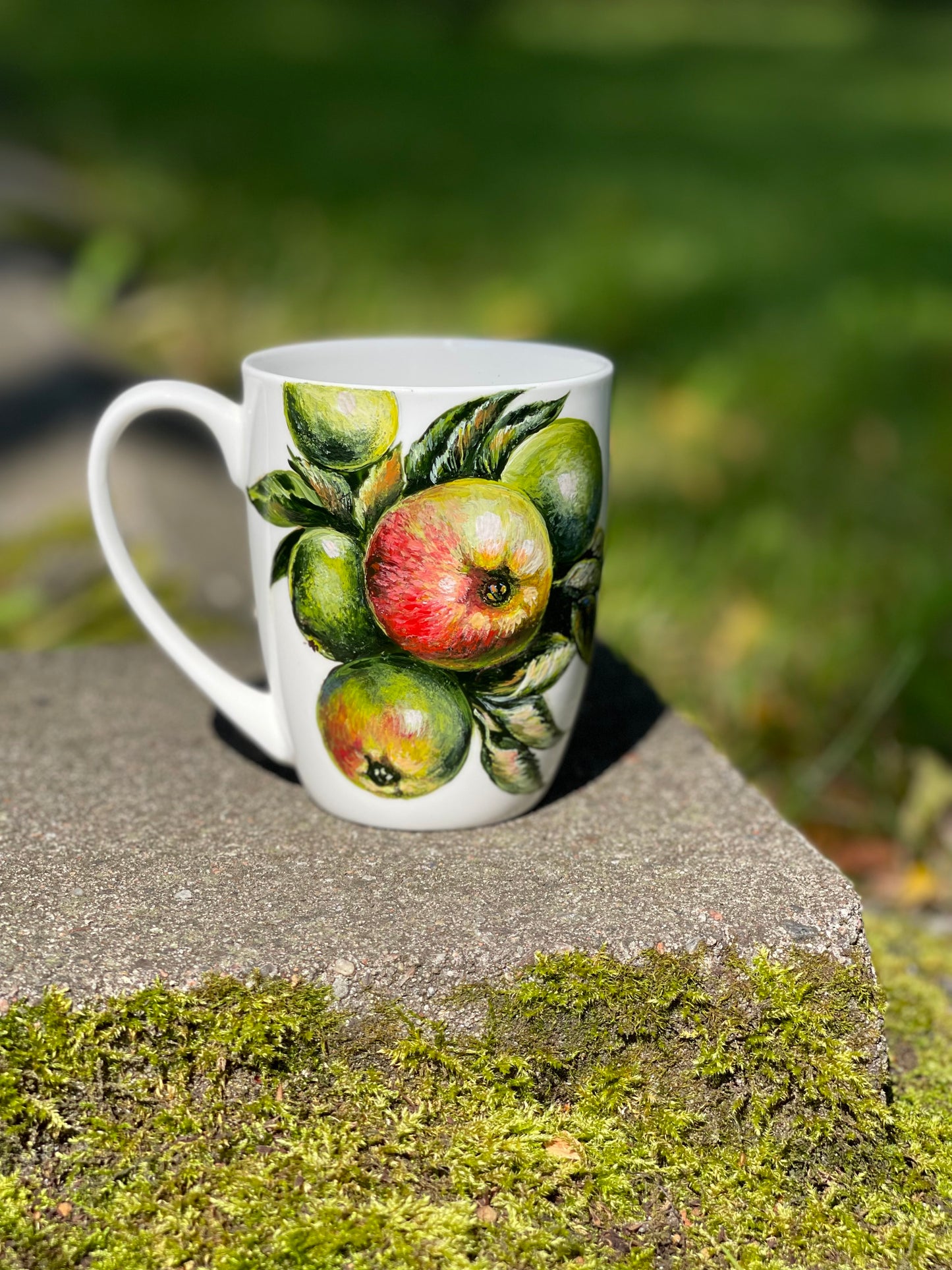 Rankų darbo porcelianinis puodelis su obuolių šakele" | Tapyba ant porceliano | Unikali dovana