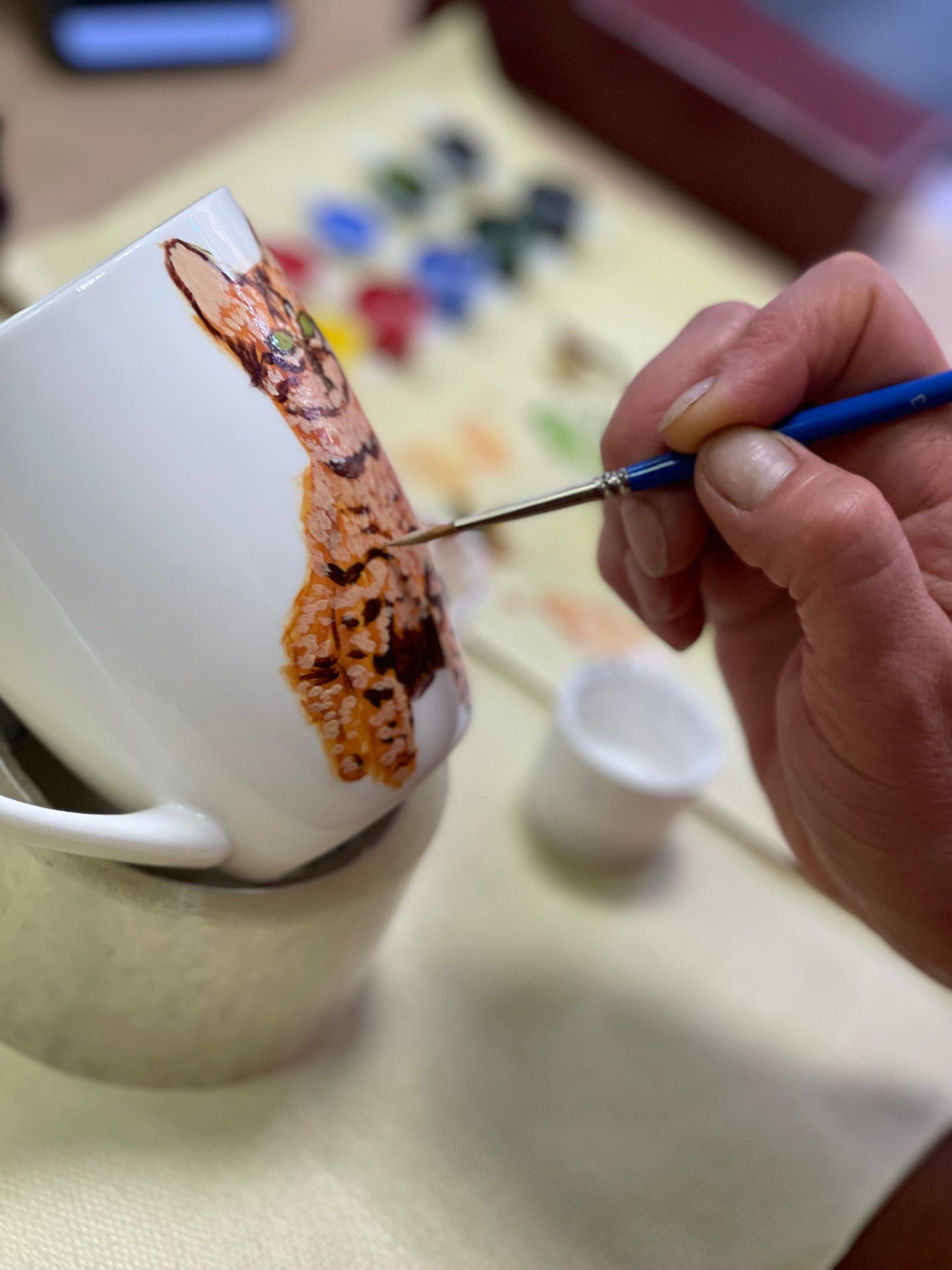 Edukacija: tapyba ant porceliano puodelio | Miniatiūros menas