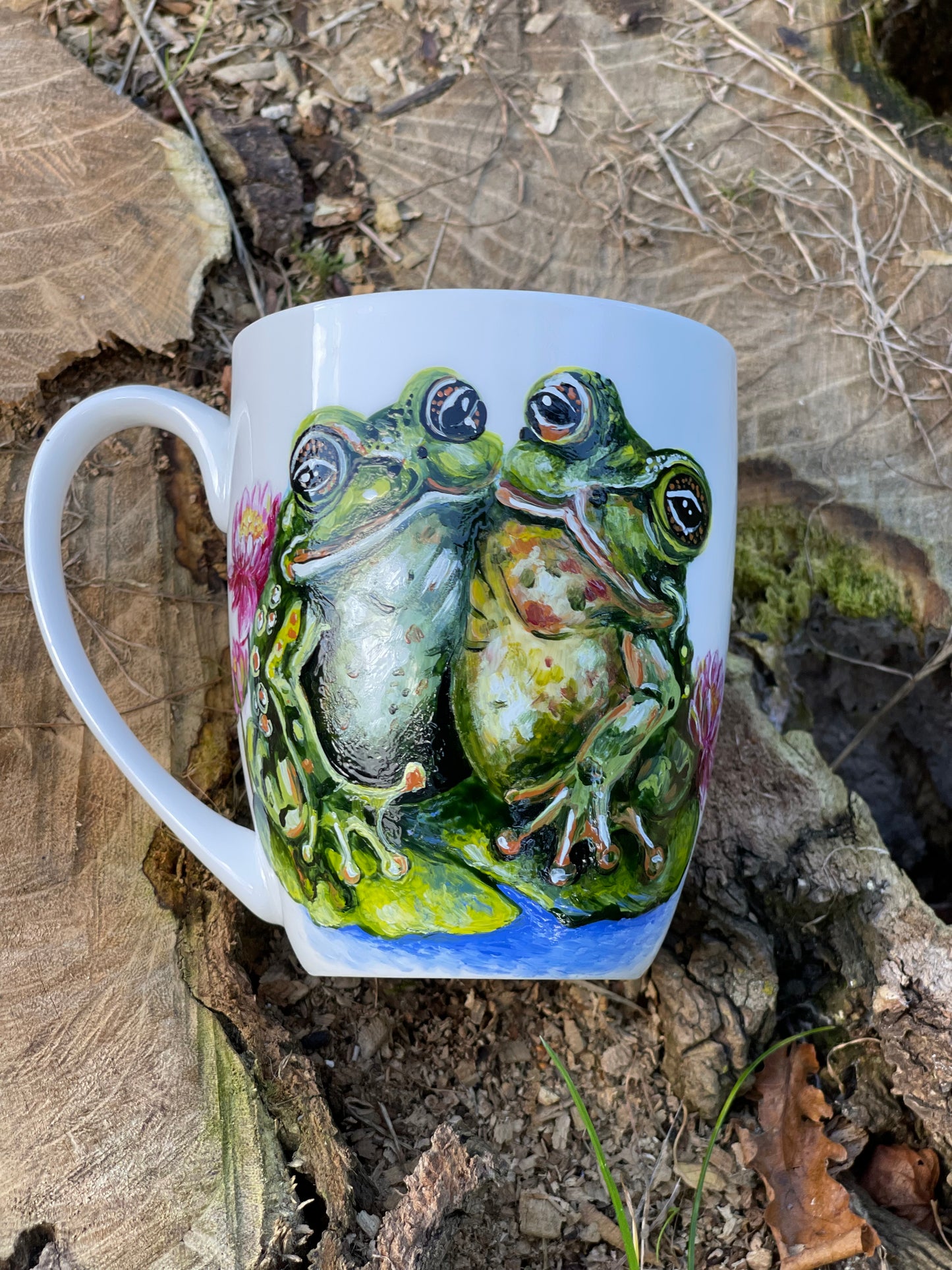 Rankų darbo porcelianinis puodelis su Varlytėmis | Tapyba ant porceliano | Unikali dovana