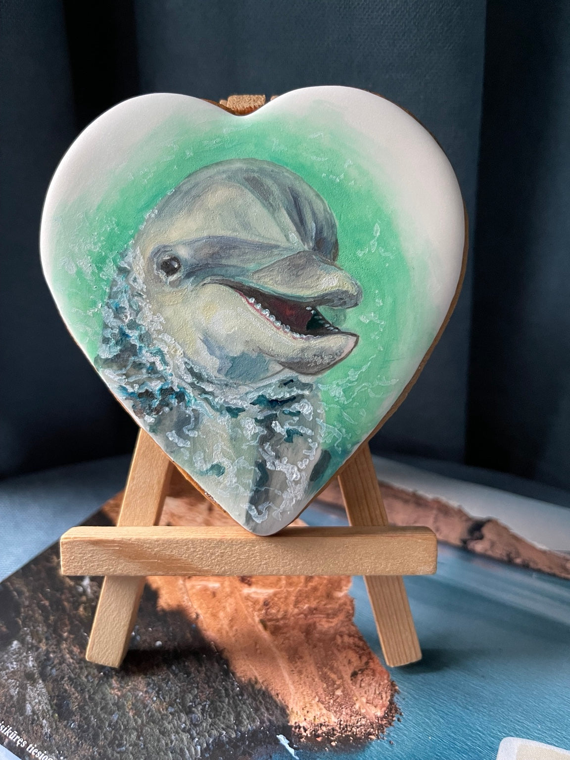Širdies formos meduolis su delfinu