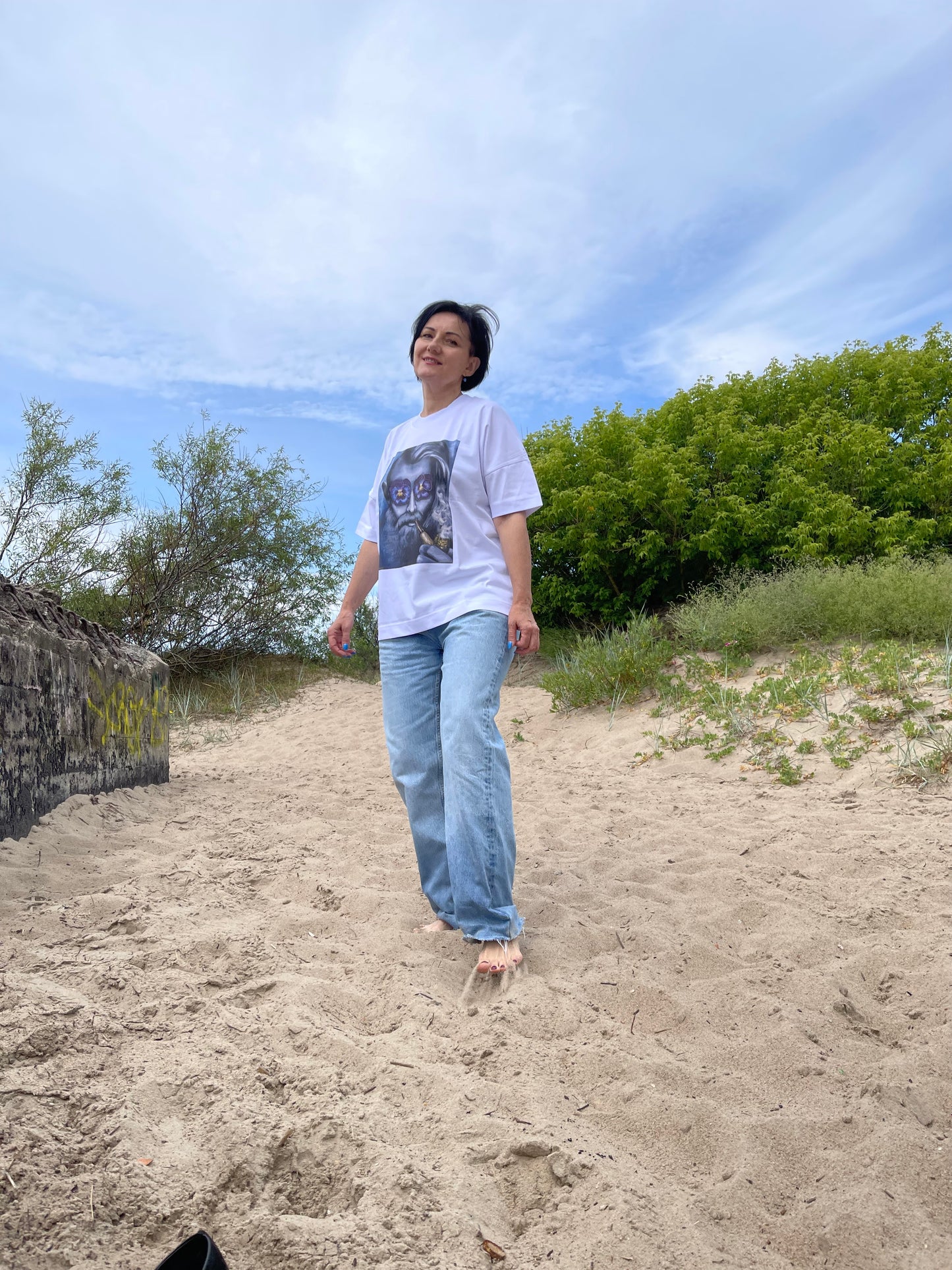 OVERSIZE UNISEX MARŠKINĖLIAI SU SPAUDINIU,,LAISVAS"