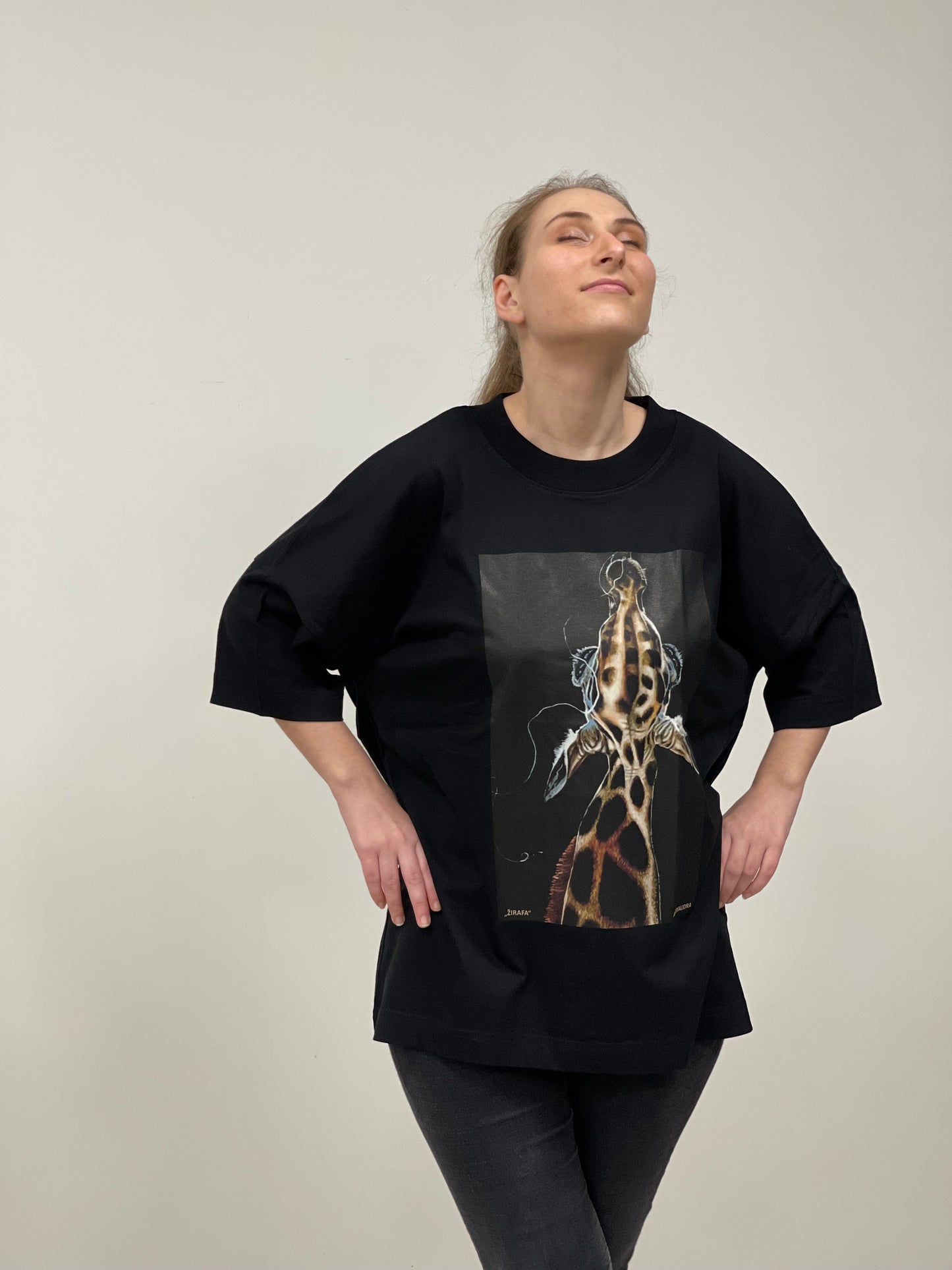 OVERSIZE UNISEX MARŠKINĖLIAI SU SPAUDINIU,,ŽIRAFA"