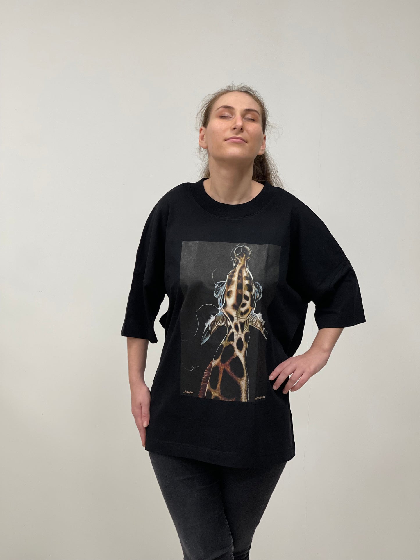 OVERSIZE UNISEX MARŠKINĖLIAI SU SPAUDINIU,,ŽIRAFA"