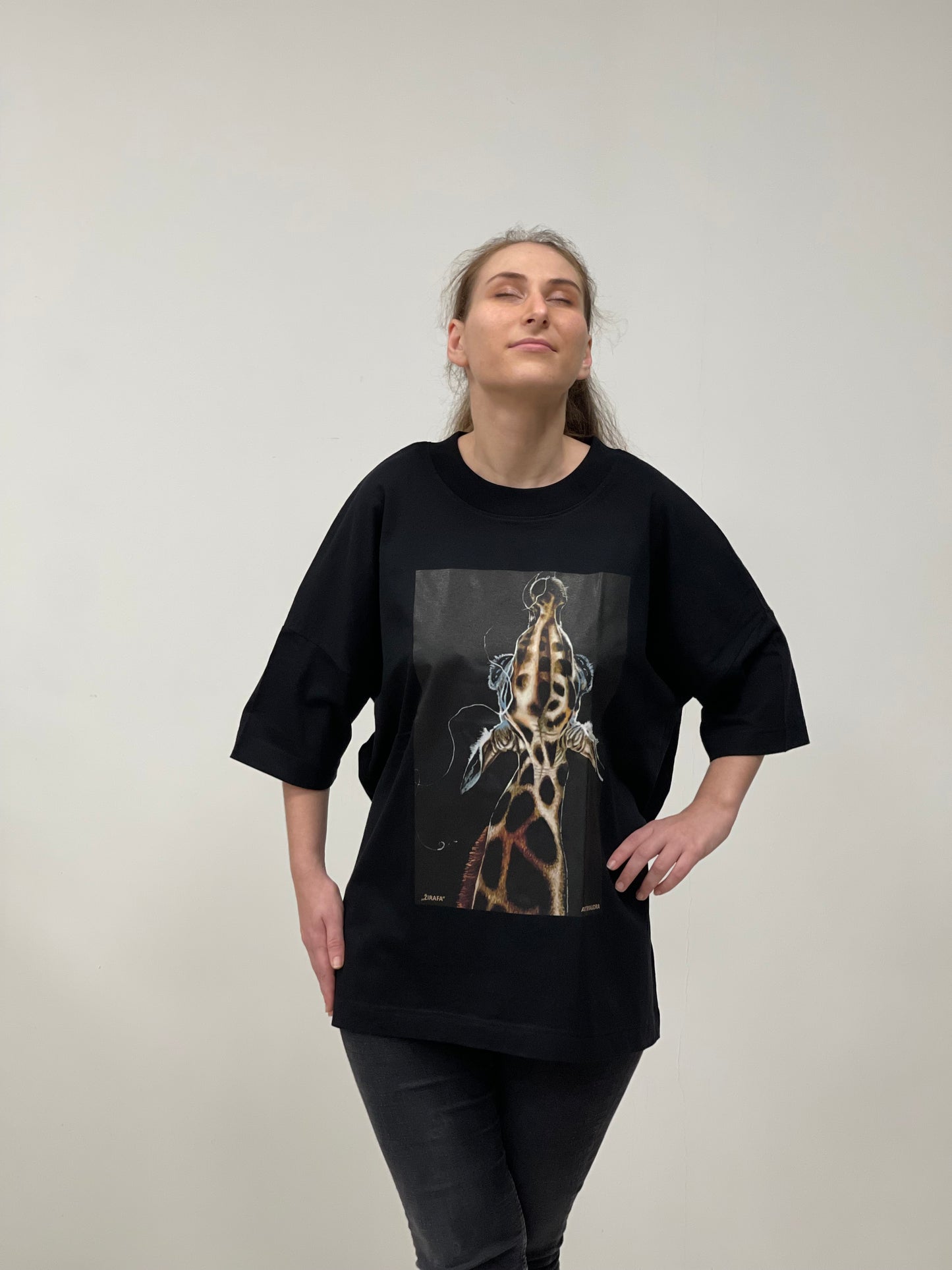 OVERSIZE UNISEX MARŠKINĖLIAI SU SPAUDINIU,,ŽIRAFA"