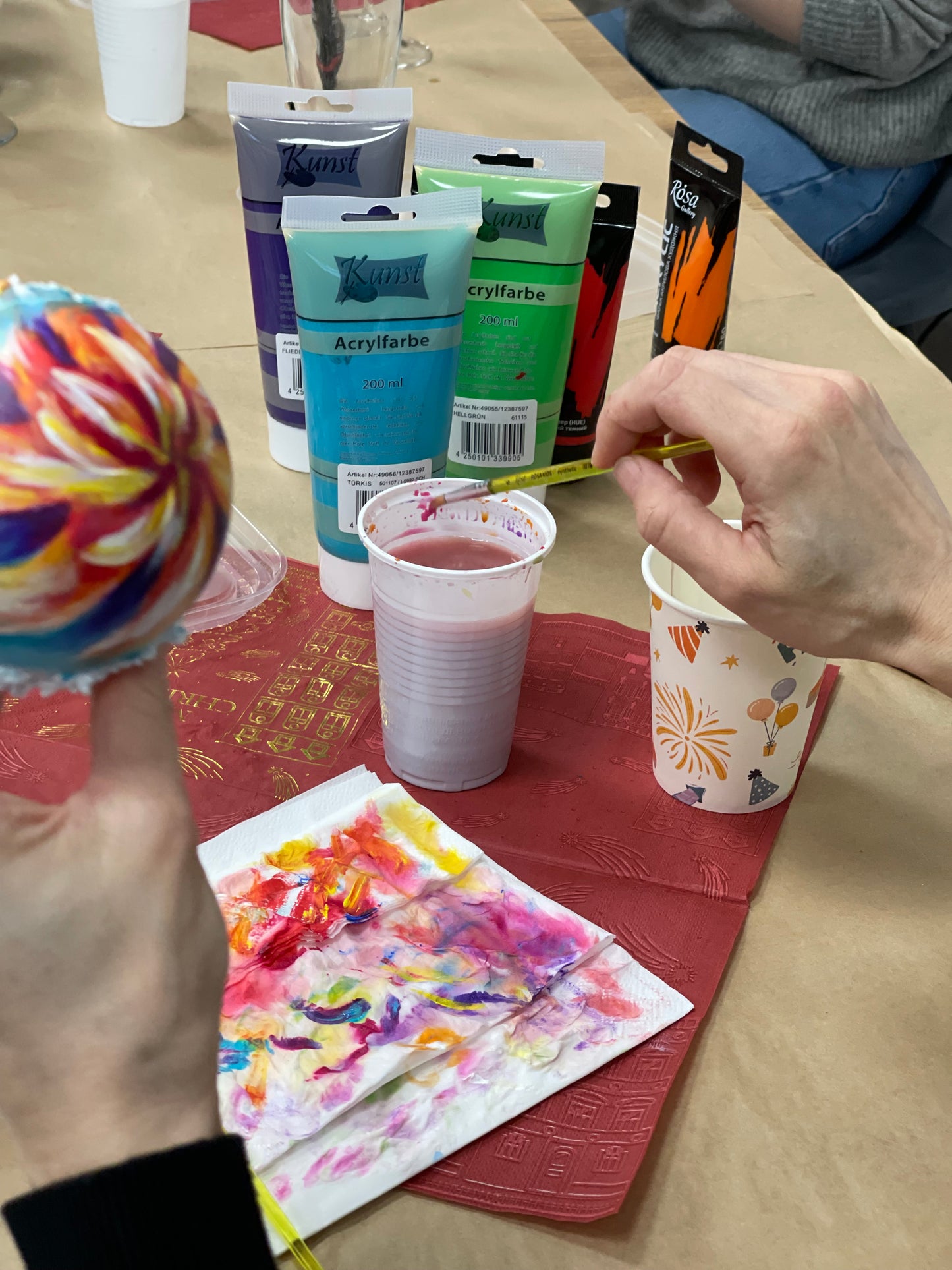 Edukacija: tapyba ant eglutės žaisliuko bumbulo | Miniatiūros menas