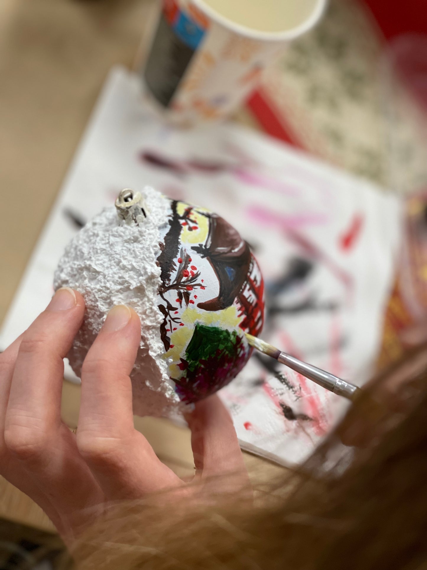 Edukacija: tapyba ant eglutės žaisliuko bumbulo | Miniatiūros menas