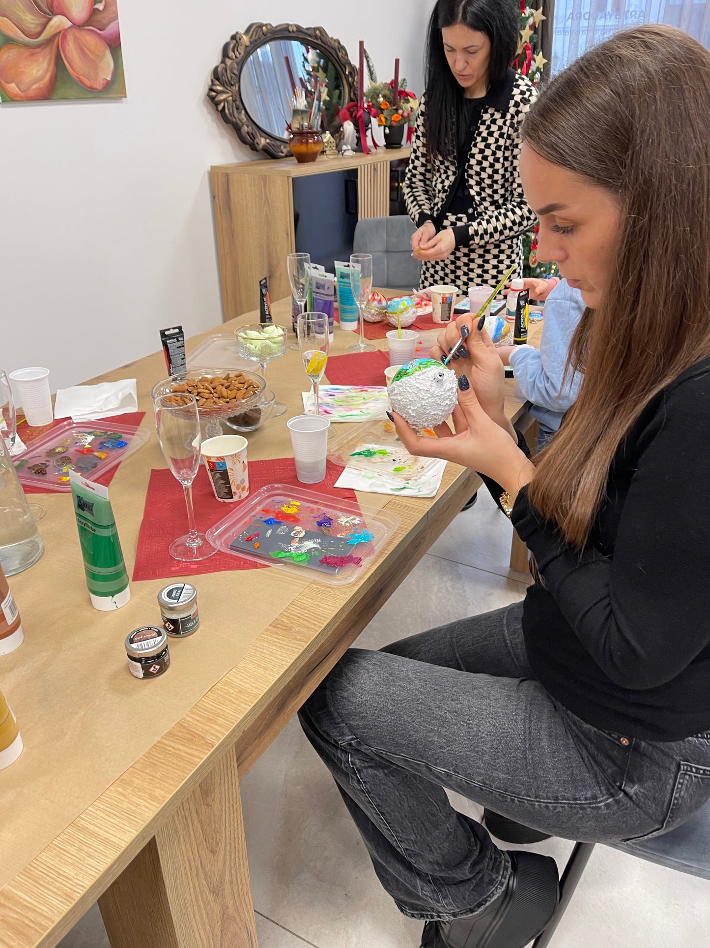 Edukacija: tapyba ant eglutės žaisliuko bumbulo | Miniatiūros menas