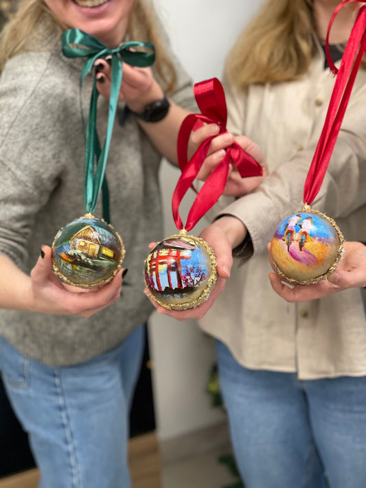 Edukacija: tapyba ant eglutės žaisliuko bumbulo | Miniatiūros menas