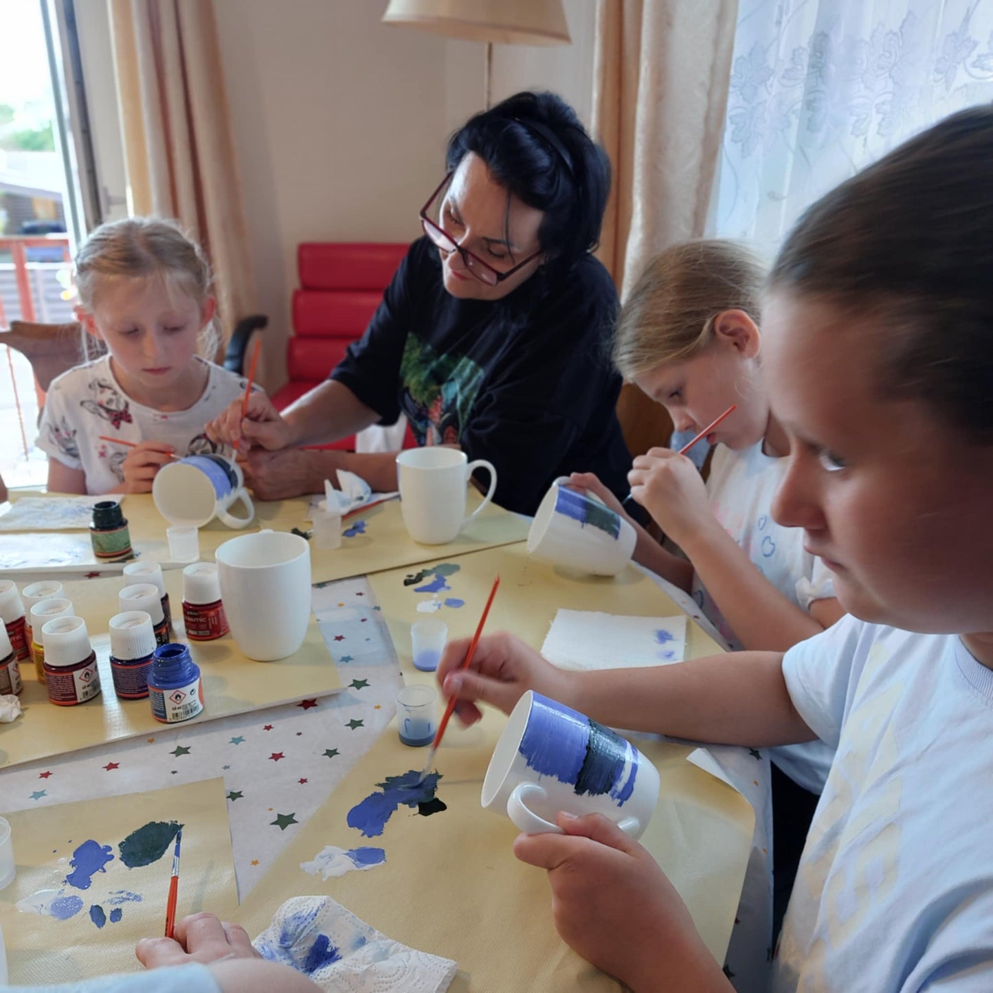 Edukacija: tapyba ant porceliano puodelio | Miniatiūros menas