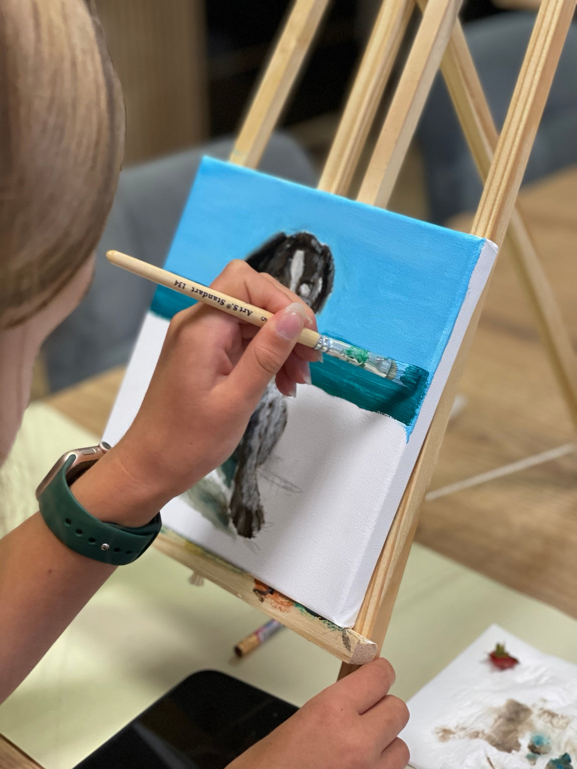Tapybos ant drobės edukacijos akimirka – ARTBYAUDRA