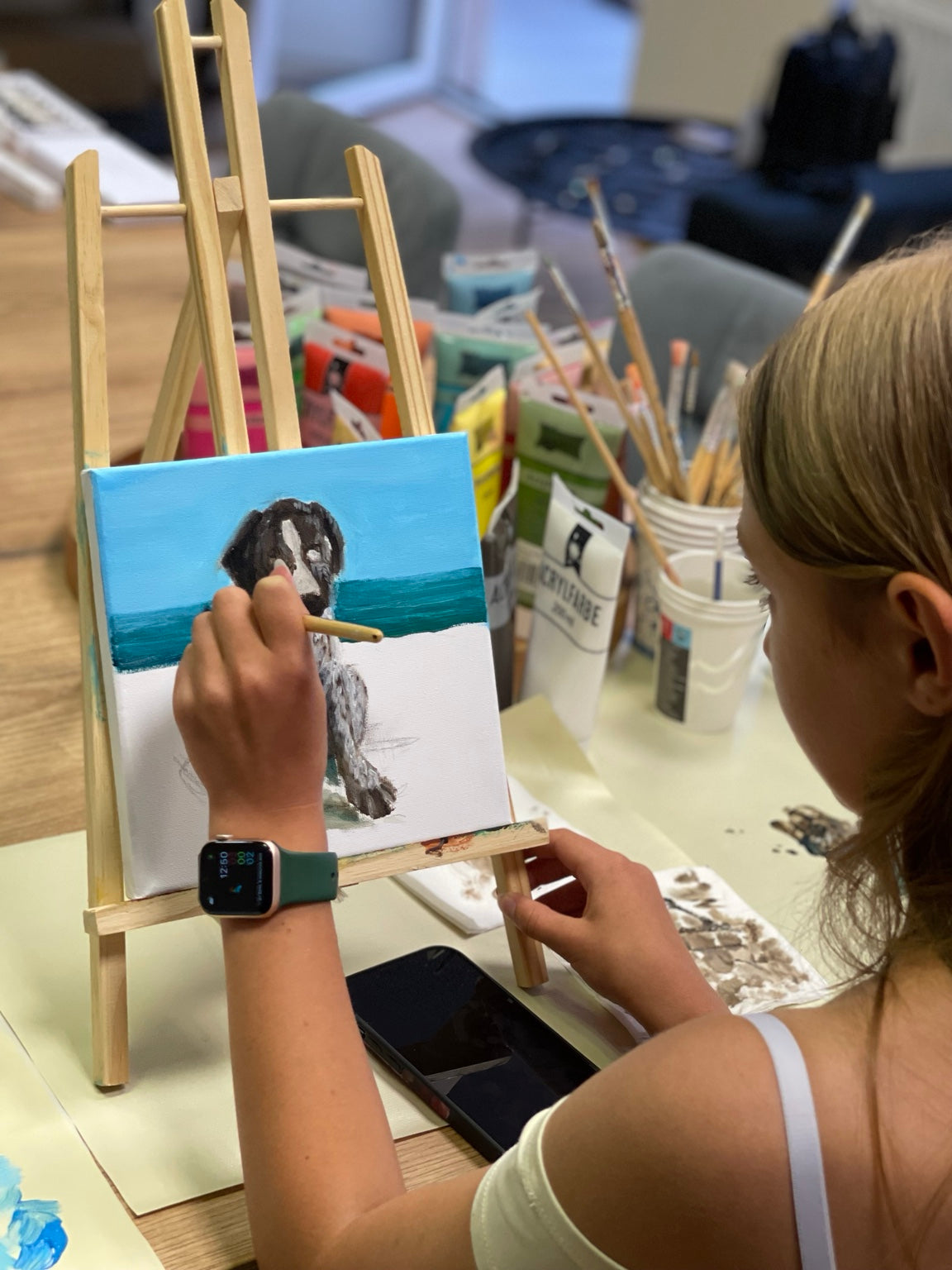 Tapybos ant drobės edukacijos akimirka – ARTBYAUDRA